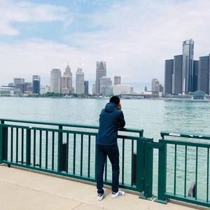 Meet your Posher, Adriel